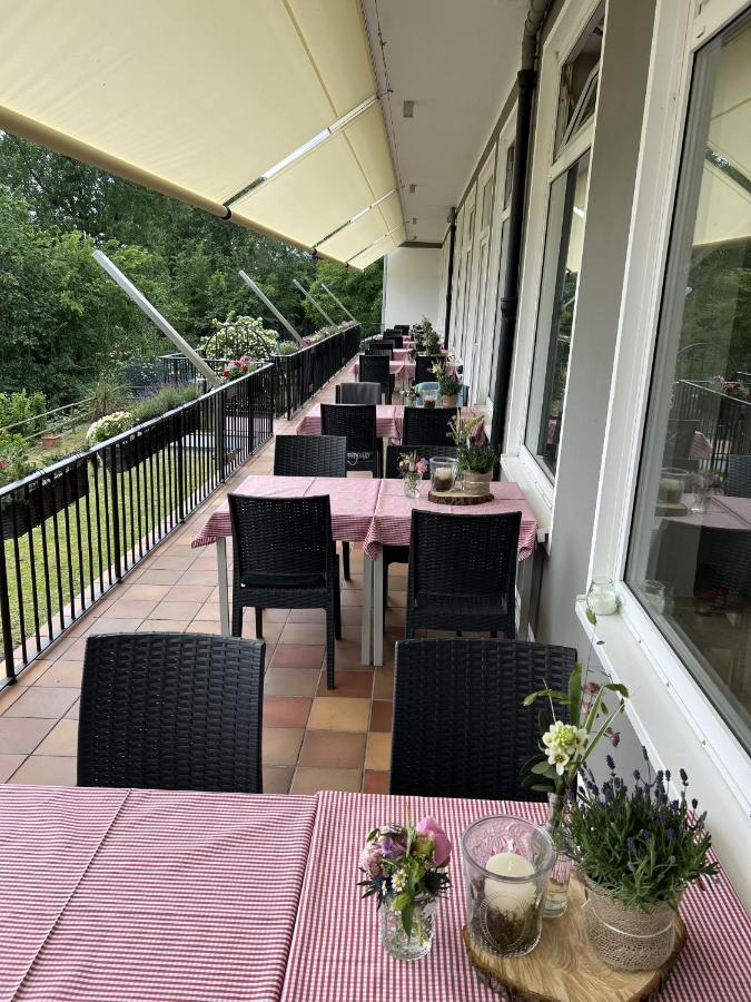 Hotel Faehrhaus Km734 Düsseldorf Exteriör bild