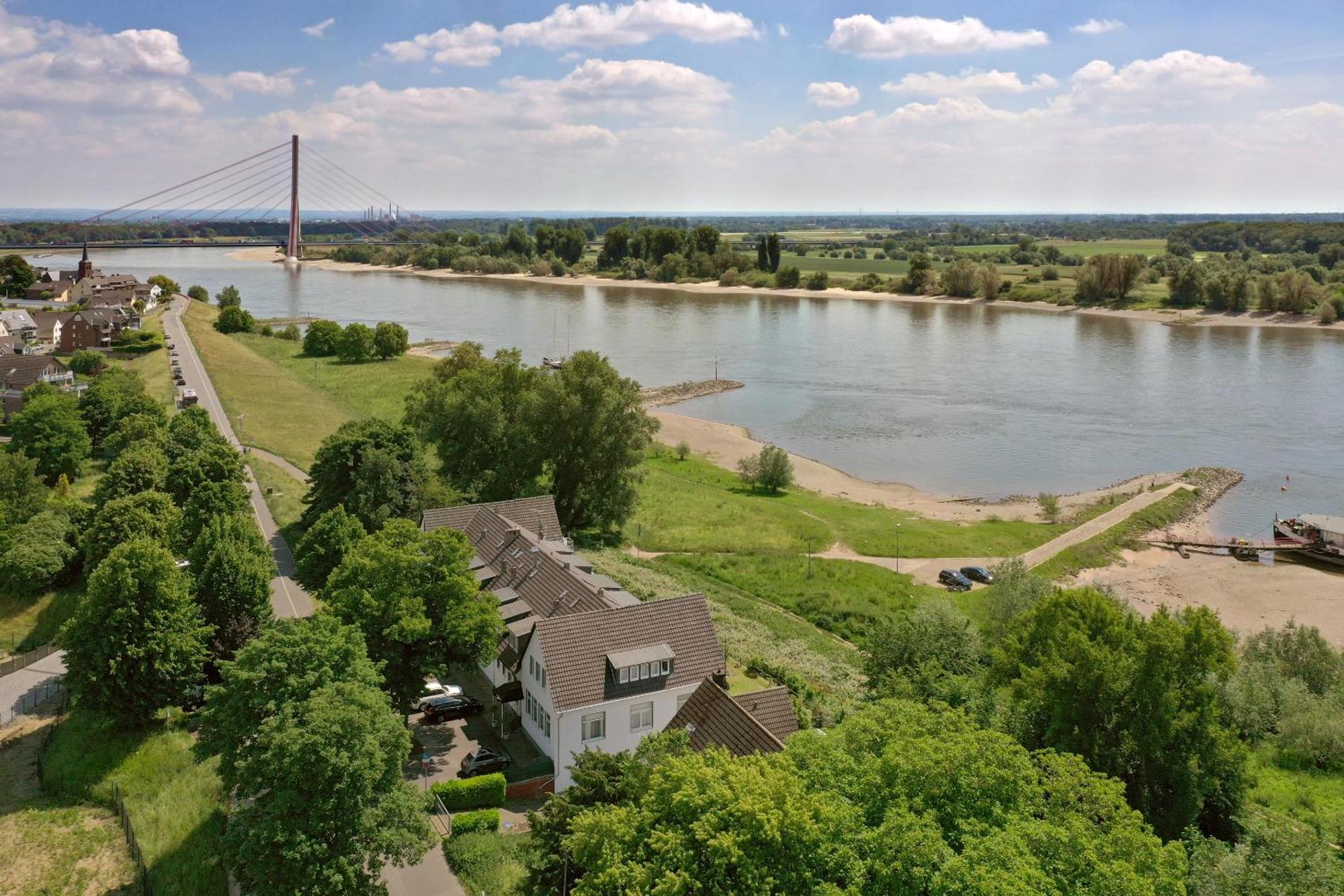 Hotel Faehrhaus Km734 Düsseldorf Exteriör bild
