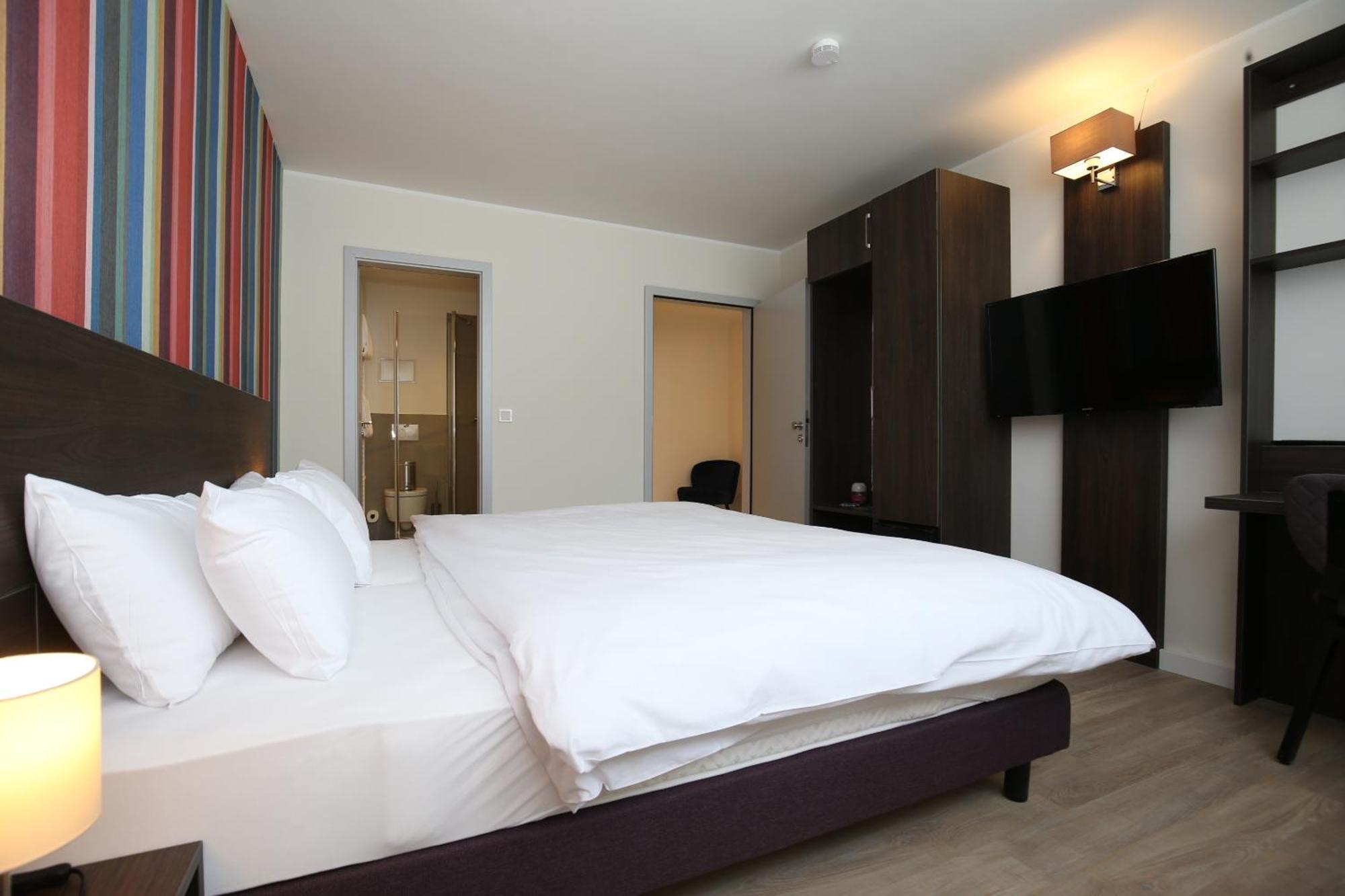 Hotel Faehrhaus Km734 Düsseldorf Rum bild