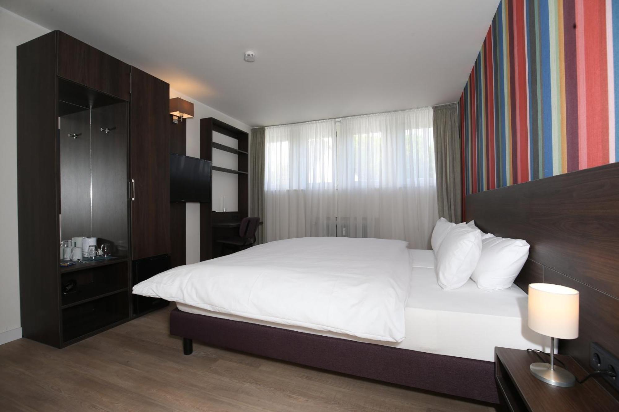 Hotel Faehrhaus Km734 Düsseldorf Rum bild