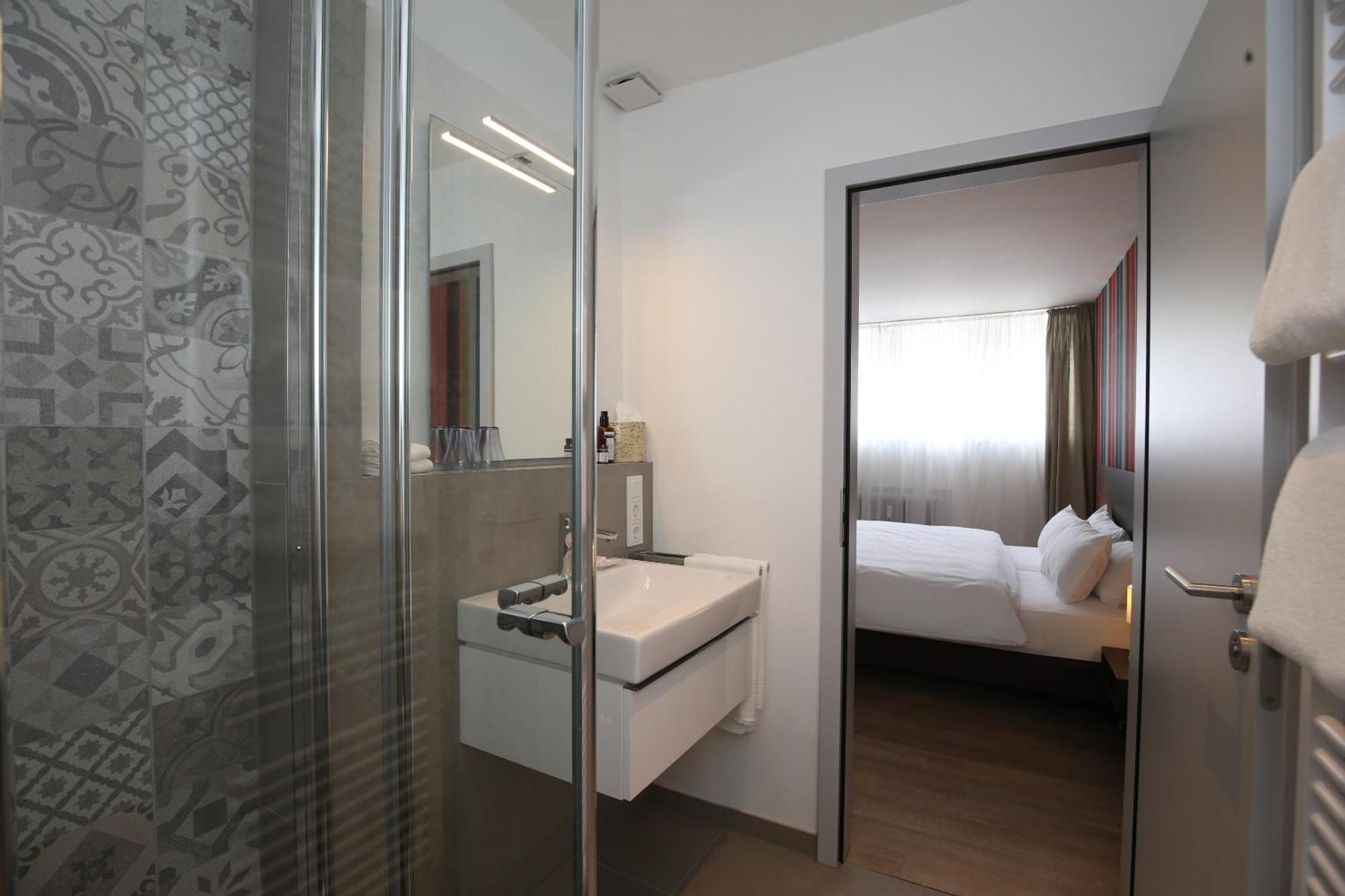 Hotel Faehrhaus Km734 Düsseldorf Rum bild
