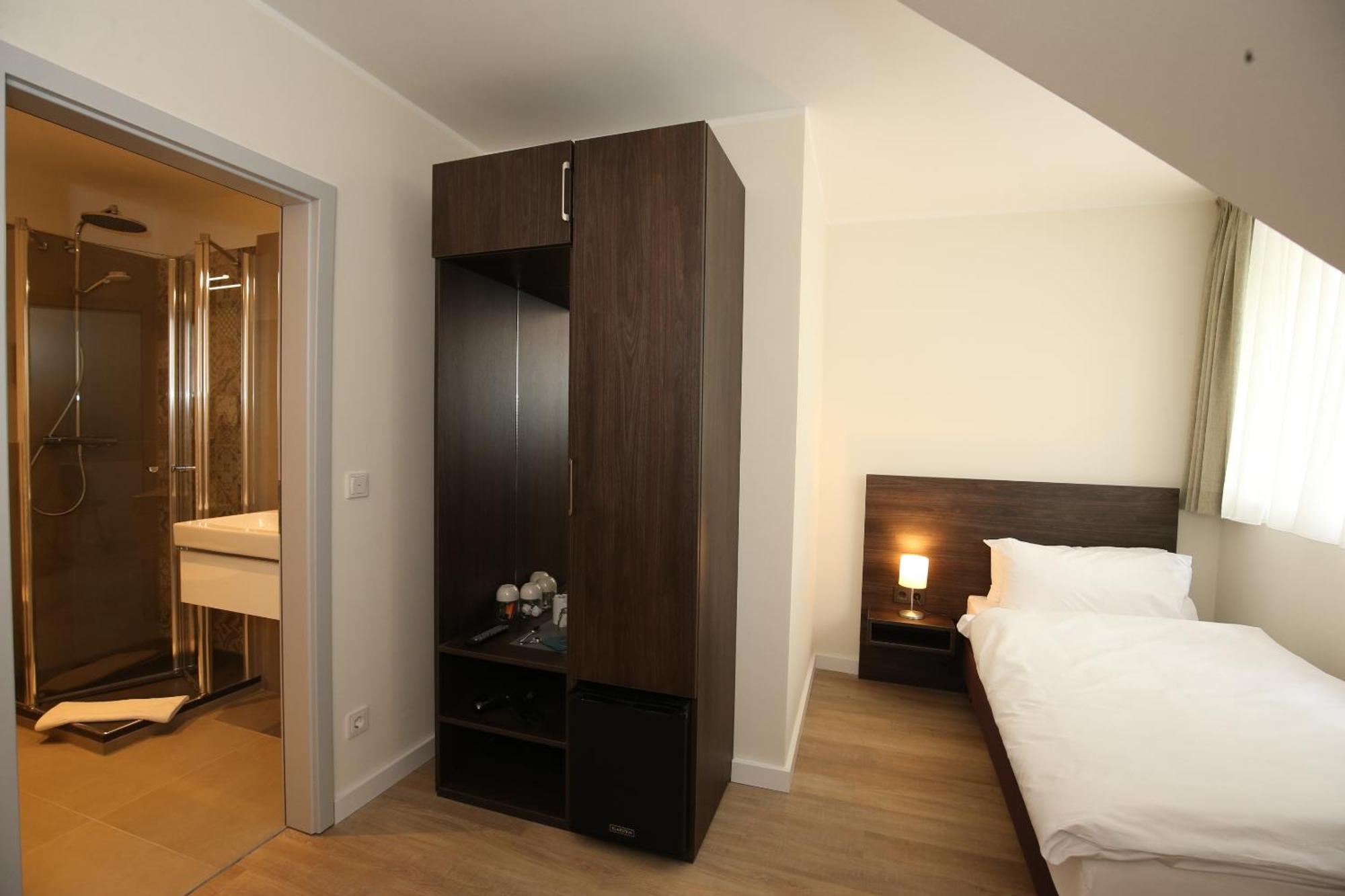 Hotel Faehrhaus Km734 Düsseldorf Rum bild