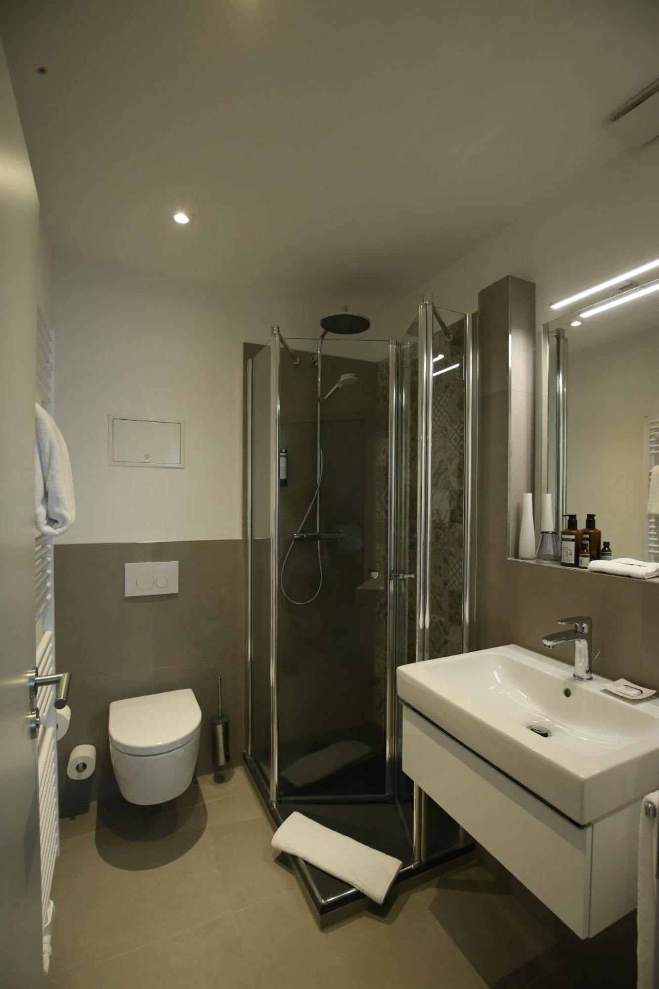 Hotel Faehrhaus Km734 Düsseldorf Rum bild