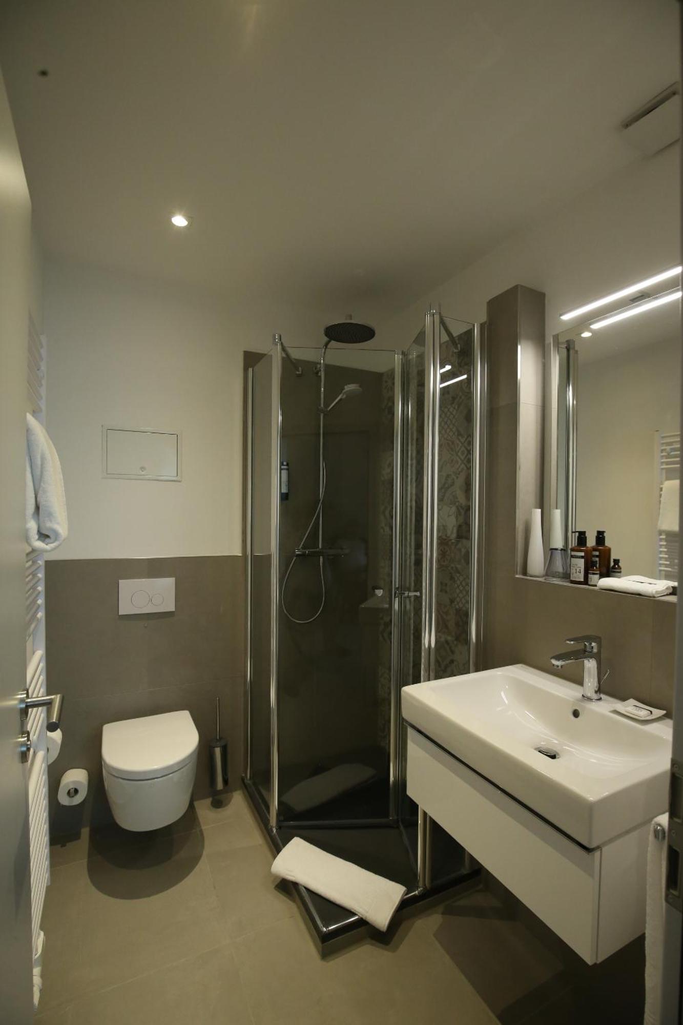 Hotel Faehrhaus Km734 Düsseldorf Rum bild