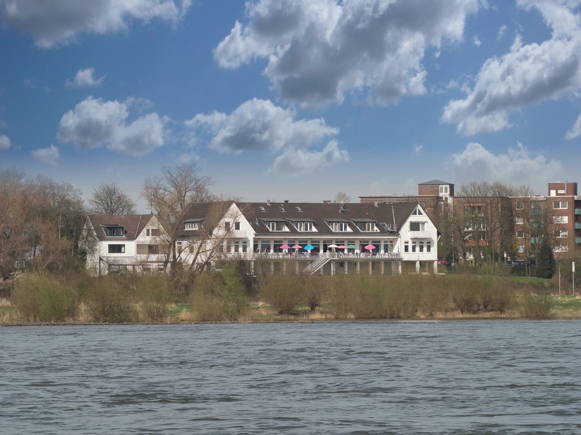 Hotel Faehrhaus Km734 Düsseldorf Exteriör bild